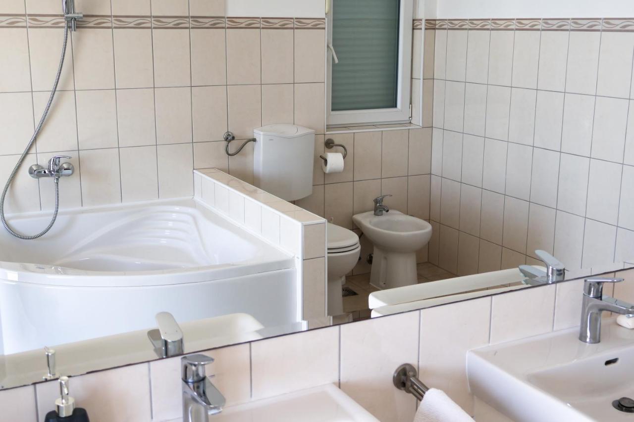 Apartman Klara Lumbarda Eksteriør bilde