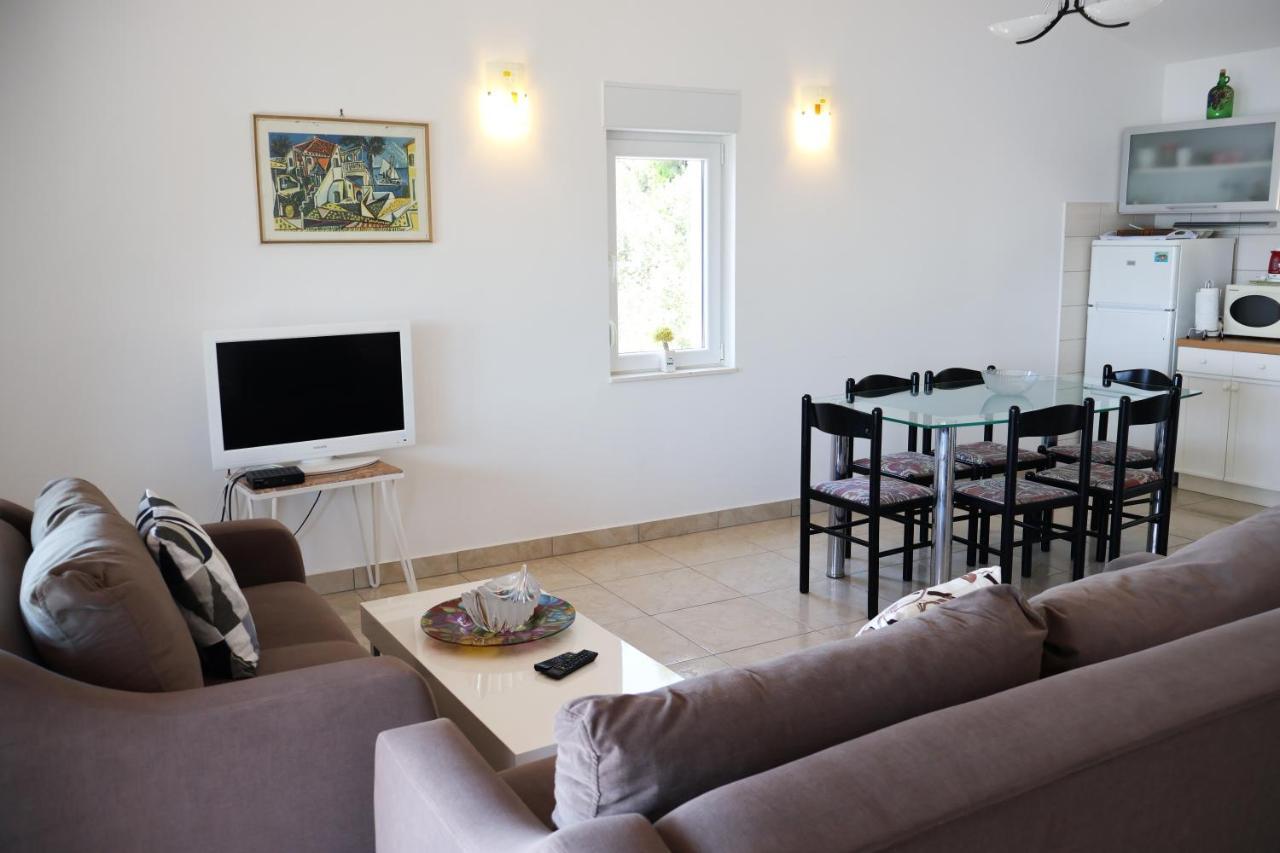 Apartman Klara Lumbarda Eksteriør bilde